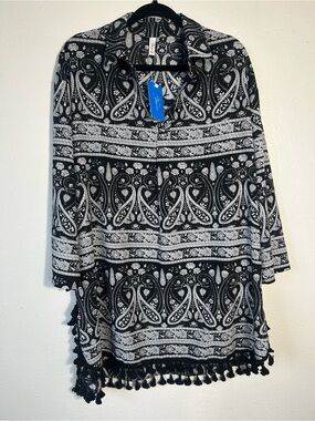 Black & White Paisley Button-Front Tunic with Tassel Hem